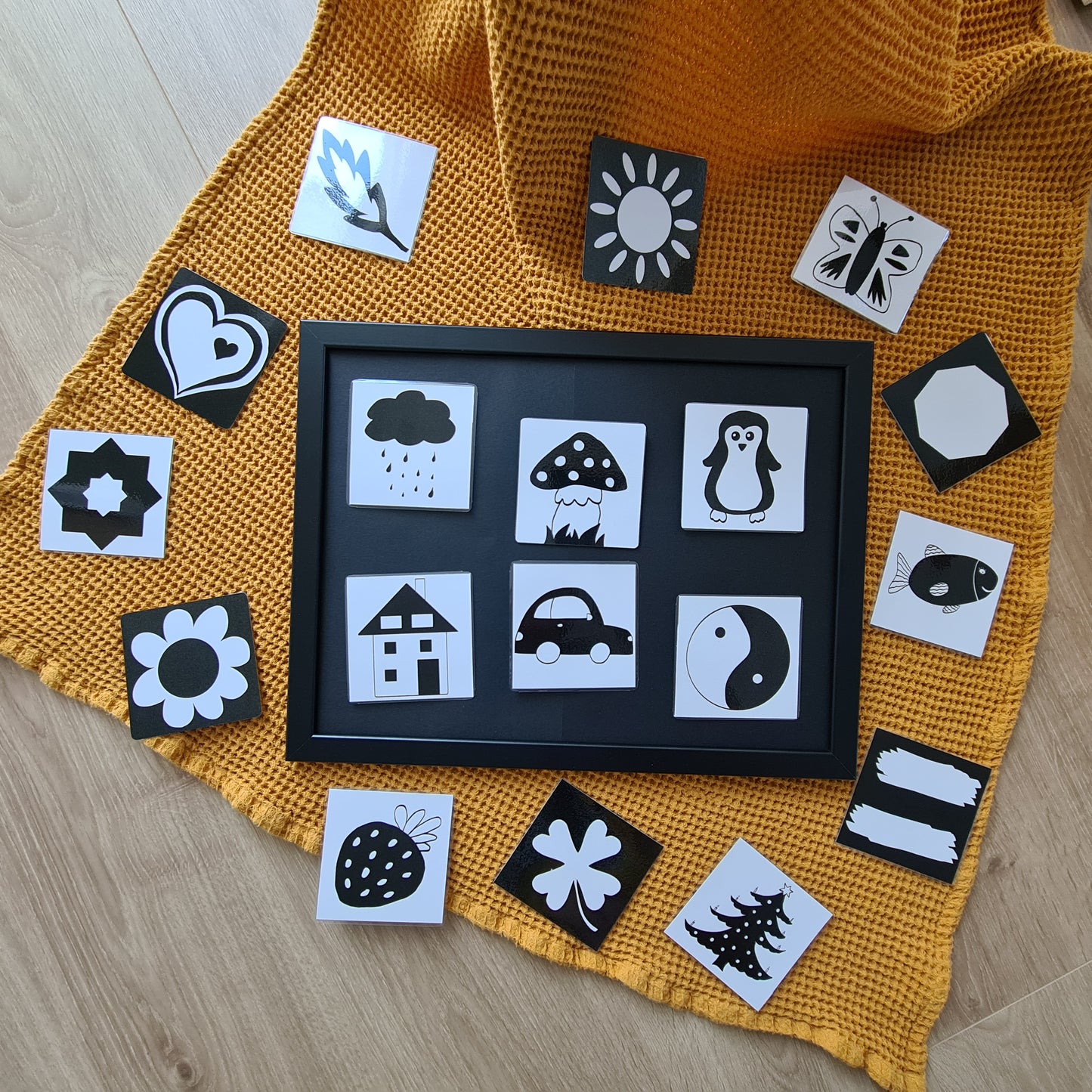 Kontrastkarten für Babys Geschenk zur Geburt schwarz weiss Bilder Montessori Material Kontrastkarten