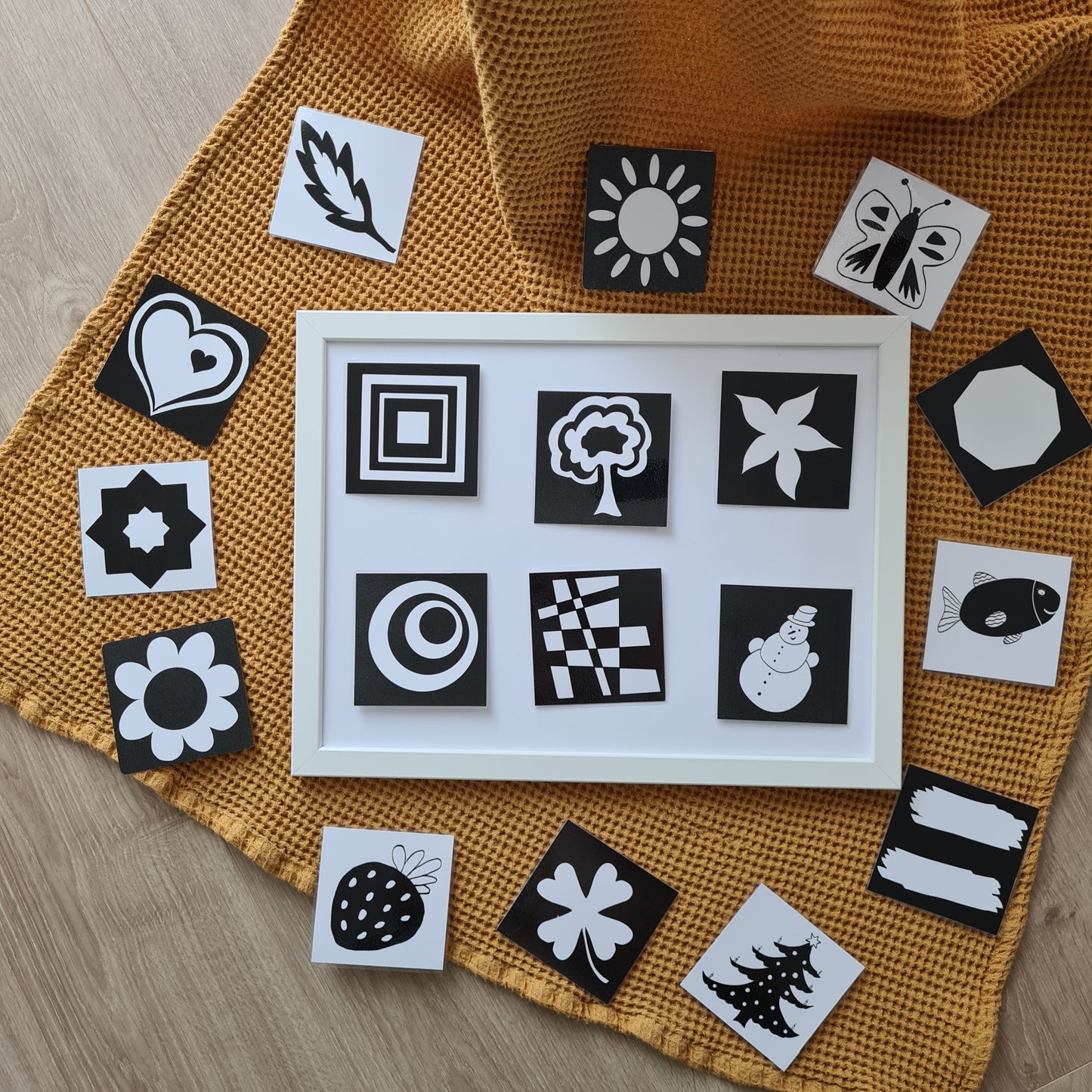Kontrastkarten für Babys Geschenk zur Geburt schwarz weiss Bilder Montessori Material Kontrastkarten