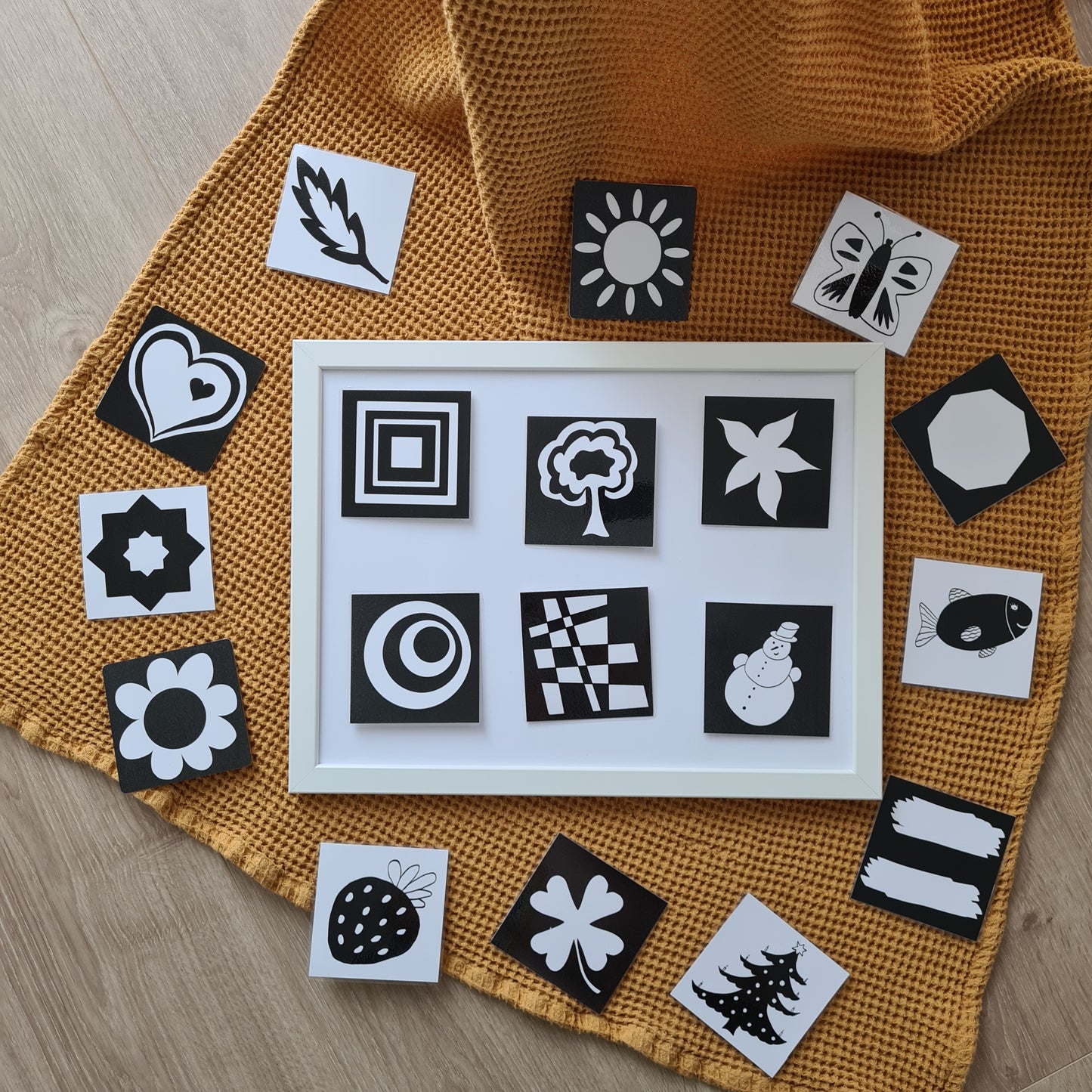 Kontrastkarten für Babys Geschenk zur Geburt schwarz weiss Bilder Montessori Material Kontrastkarten
