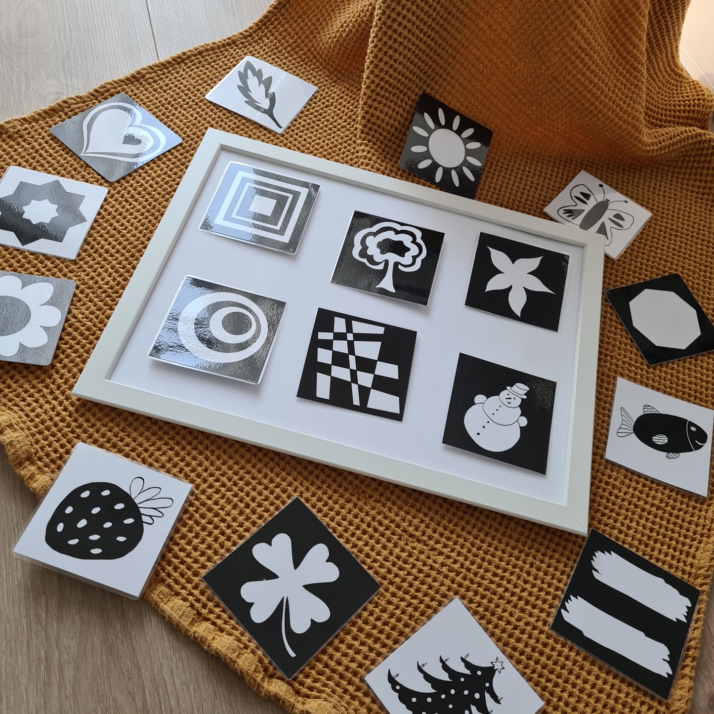 Kontrastkarten für Babys Geschenk zur Geburt schwarz weiss Bilder Montessori Material Kontrastkarten