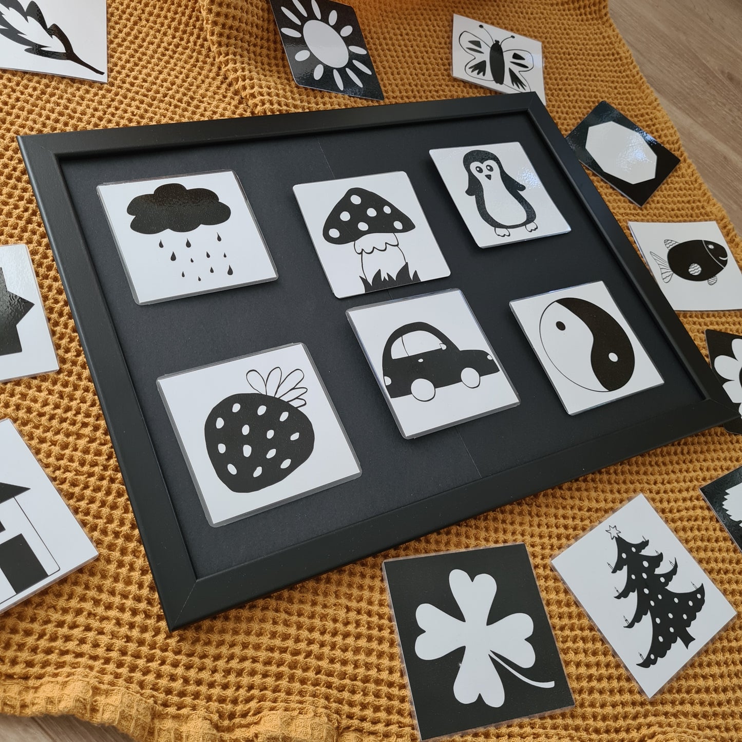 Kontrastkarten für Babys Geschenk zur Geburt schwarz weiss Bilder Montessori Material Kontrastkarten