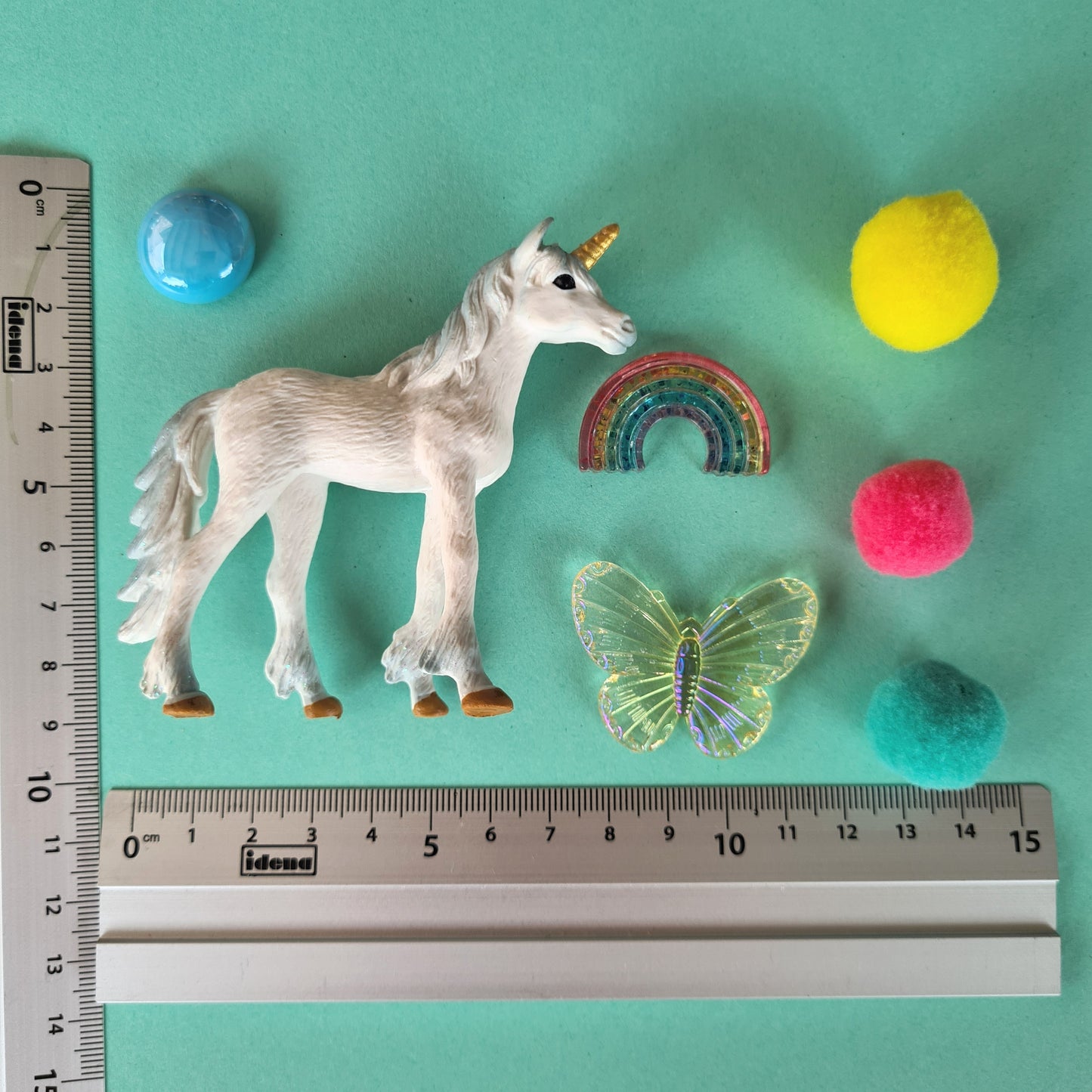 Sensorisches Spiel „Einhornwelt“ – Montessori-inspiriertes Schüttspiel für Kleinkinder