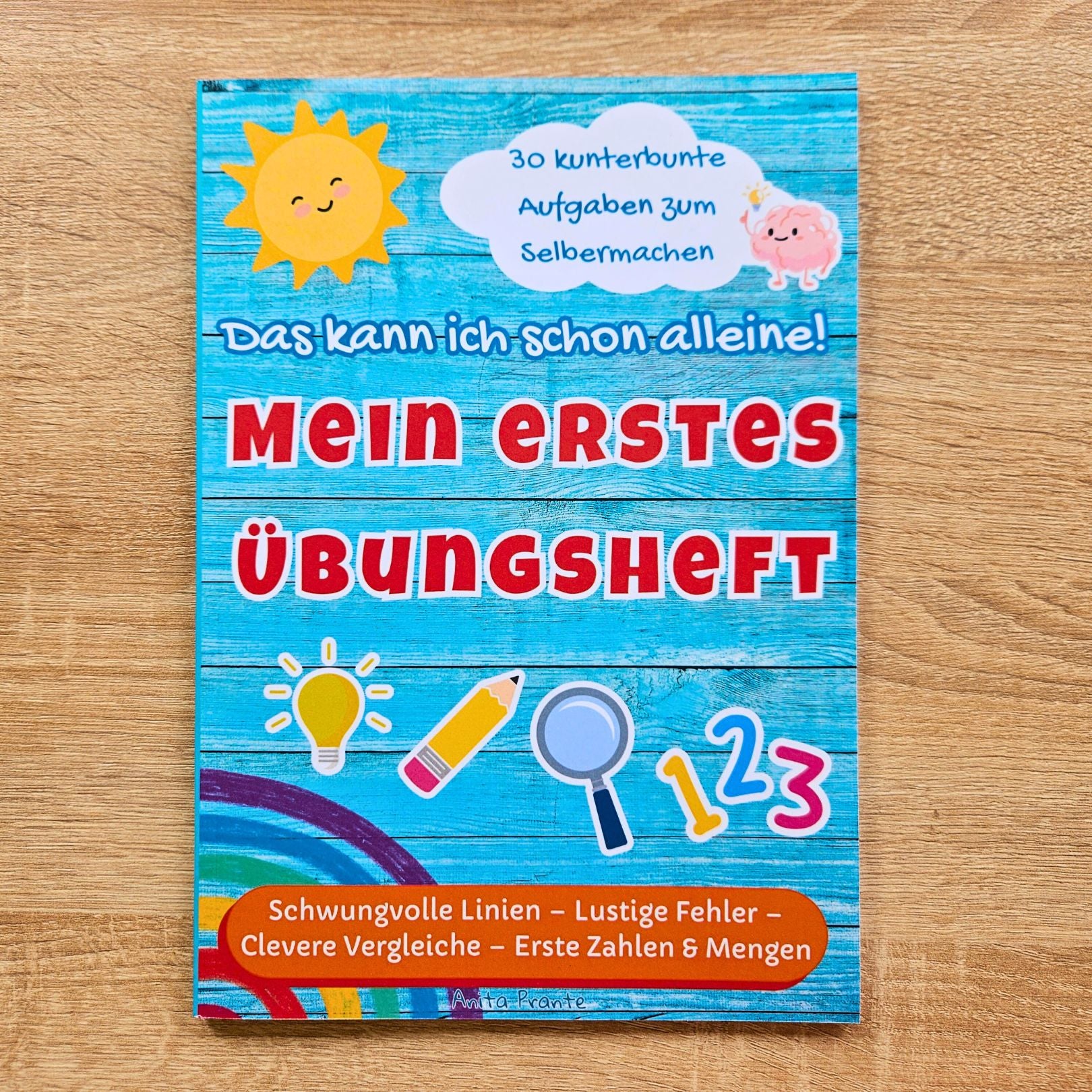 Mein erstes Übungsheft für Kinder ab 3 Jahren m Lernheft mit Schwungübungen, Malen nach Zahlen, Wimmelbildern, Fehler-suchen-Aufgaben und Mengenübungen. Fördert spielerisch Feinmotorik, Konzentration, Sprachentwicklung und erstes mathematisches Verständnis. Enthält liebevoll illustrierte Seiten zu den Themen Strand, Frühling, Sommer, Herbst, Winter, Bauernhof und Baustelle.