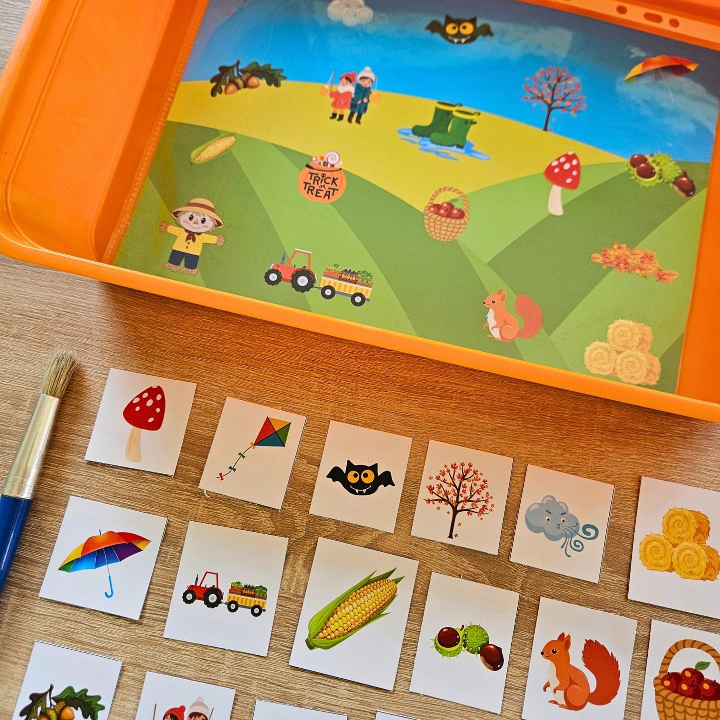 Sensorik SPiel Herbst PDF Vorlage für Regenbogenreis Spielvorlage für sensorische Materialien Suchbild Wimmelbild Sensory Play zum Ausdrucken als Schüttspiel
