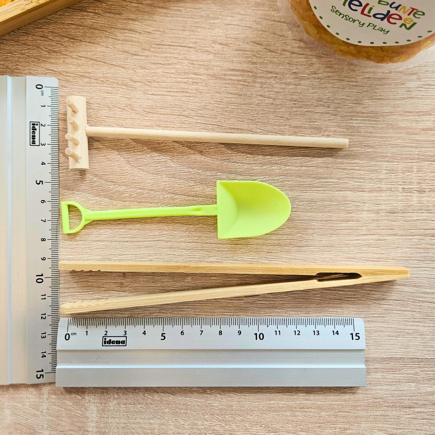 Holzzange, Harke und Löffel für Montessori-Sensory-Play – Zubehör zum Schütten und Sortieren im Herbst-Aktionstablet
