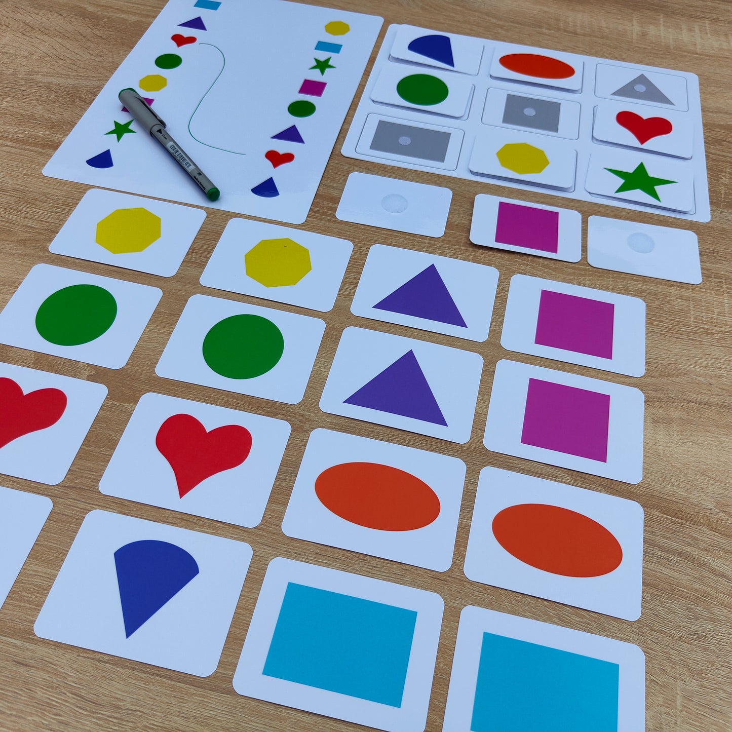 Montessori inspirierte Klettmappe für Kinder zum spielerischen Lernen