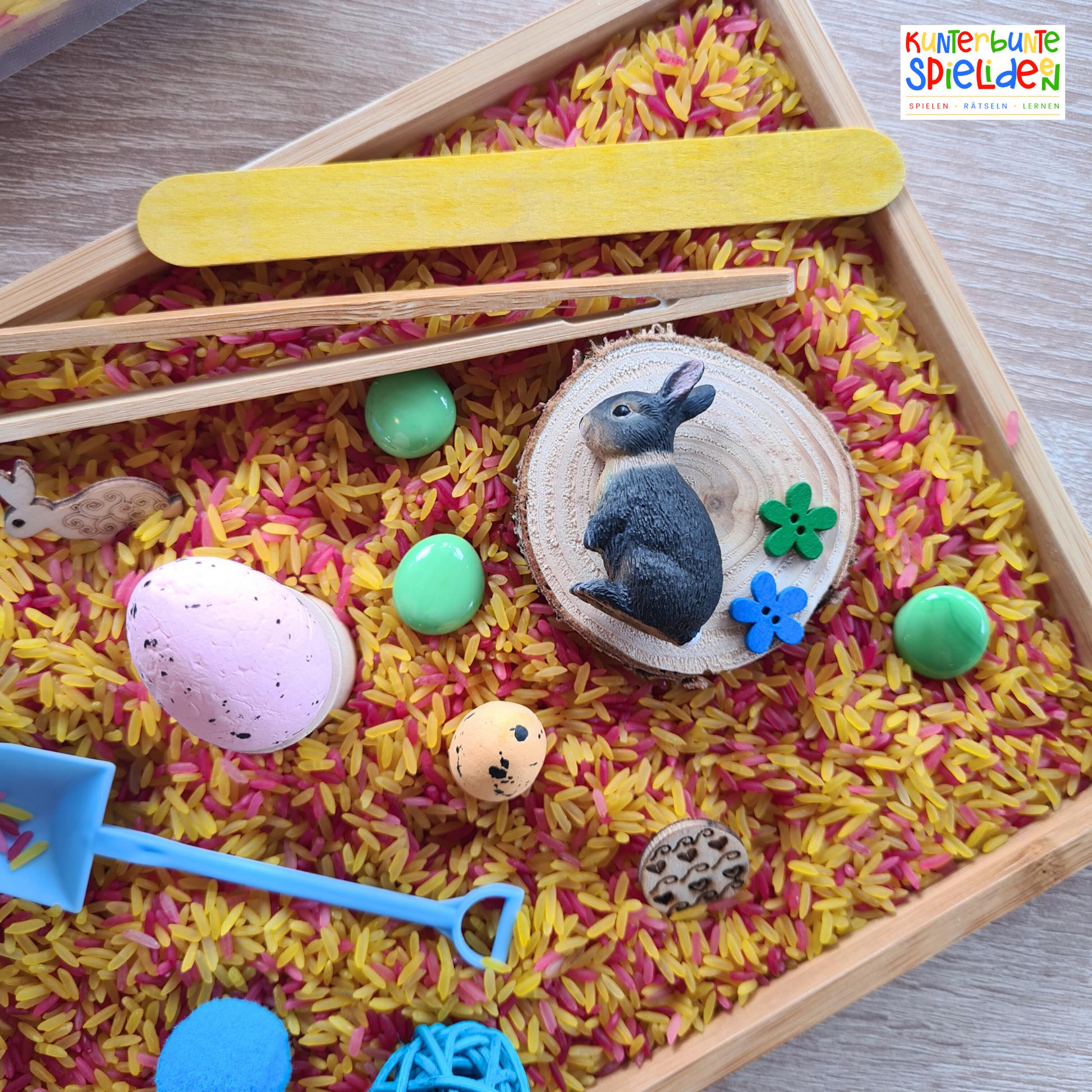 Ostern Sensory Play Geschenkidee Kleine Beschäftigung Montessori Spiel - Jahreszeitentisch / Schüttspiel Reis Frühling Sensorische Aktivität