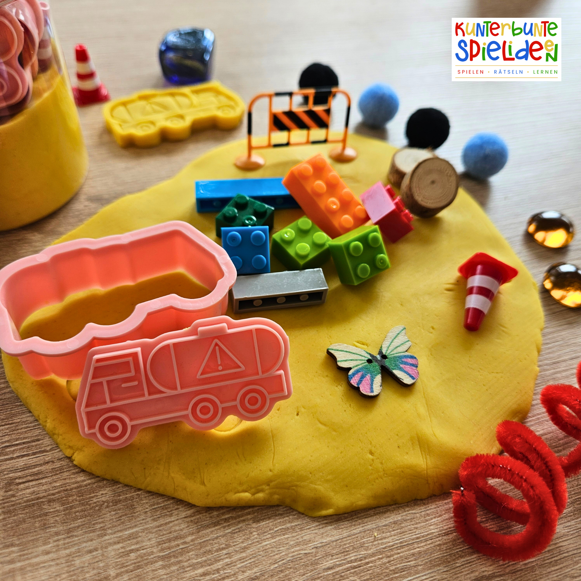 Baustelle Knetglas für Kinder Sensory Play mit Baustelle Knete Kleines Geschenk mit Knete für Baustellen-Fans Kreatives Knetkit Baustelle Spielspaß mit Knete und Straßenszenen