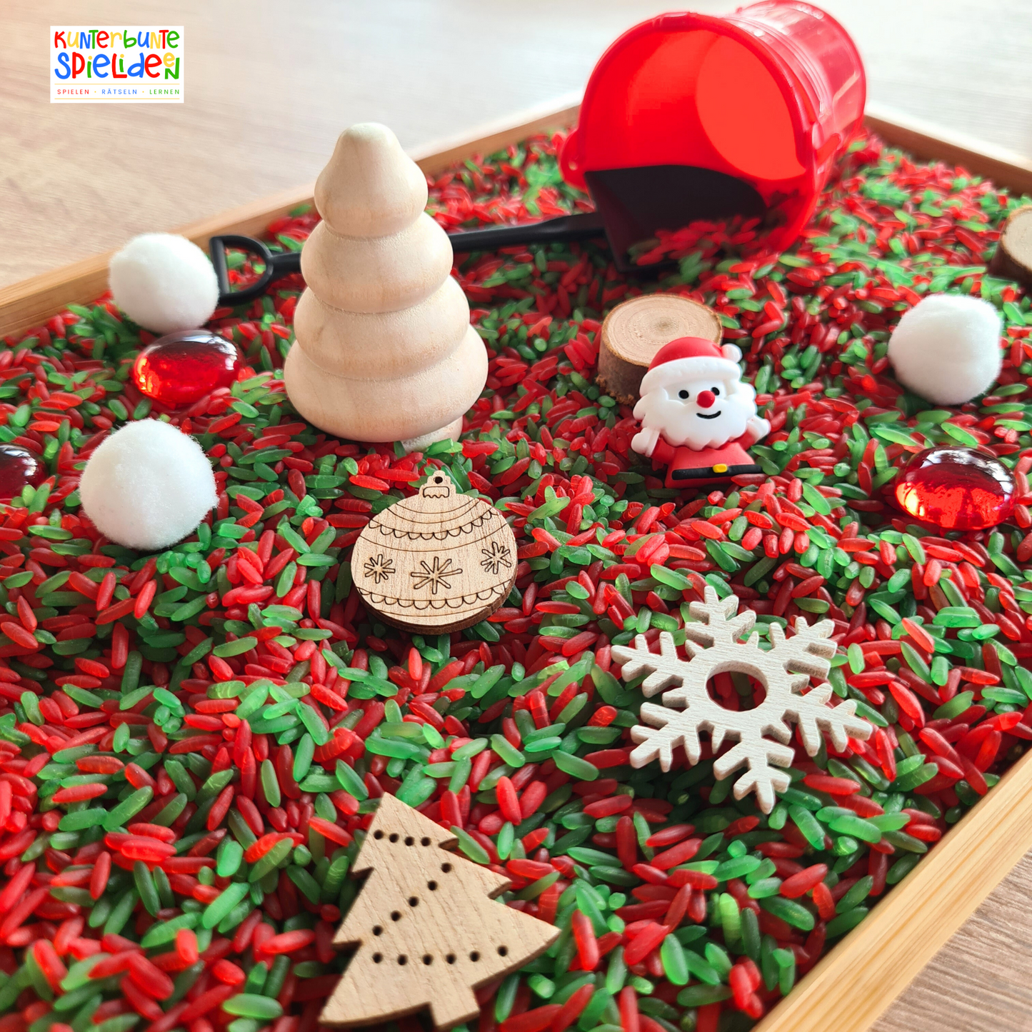 Sensory Play mit sensorischem Reis Weihnachten Aktionstablett Montessori Geschenk ab 3 Jahre Geschenk ab 4 Jahre Geschenk ab 2 jahre Sinnesspiel Sensory Play Weihnachtszeit mit Schüttwerkzeugen