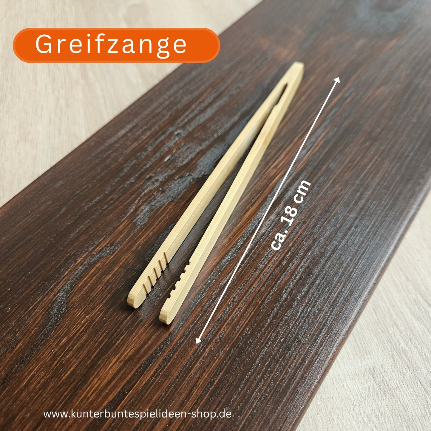 Greifzange Kinder Montessori aus Bambus, ca. 18 cm lang, als Schüttwerkzeug zum Sortieren und Greifen, perfekt um Feinmotorik fördern mit Greifzange in Schüttspiele Material und Montessori Schüttübungen Material.