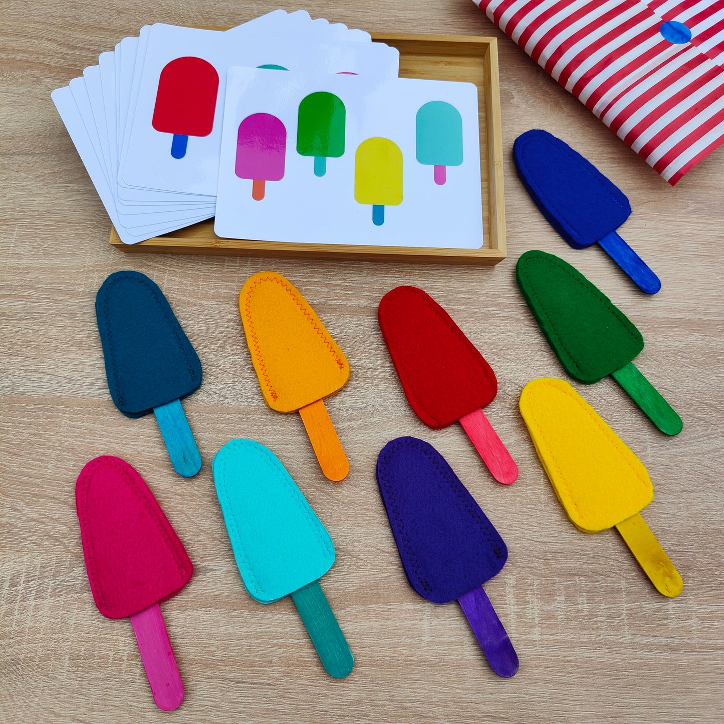 Feinmotorik Lernspiel ab 2 Jahre, Lernspiel ab 3 Jahre, Montessori Aktionstablett Geschenk, Steckspiel "Eis am Stiel" Farben zuordnen, Feinmotorik, Montessori Spiel, Geschenk Kleinkinder, Kaufmannsladen, Filz Popsicle 