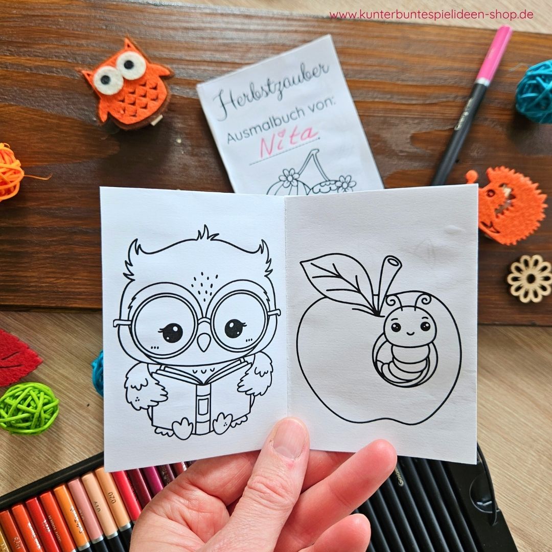 Kleines Herbst-Faltheft mit Eule und Wurm im Apfel – Malvorlagen aus dem Mini-Malbuch Herbst von Kunterbunte Spielideen, perfekt als Beschäftigungsidee im Herbst für Kinder
