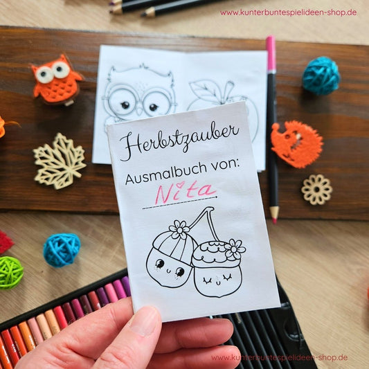 Titelseite des Mini-Malbuchs „Herbstzauber“ – personalisierbares Ausmalheft als PDF zum Ausdrucken, ideales DIY-Geschenk für Kinder im Herbst