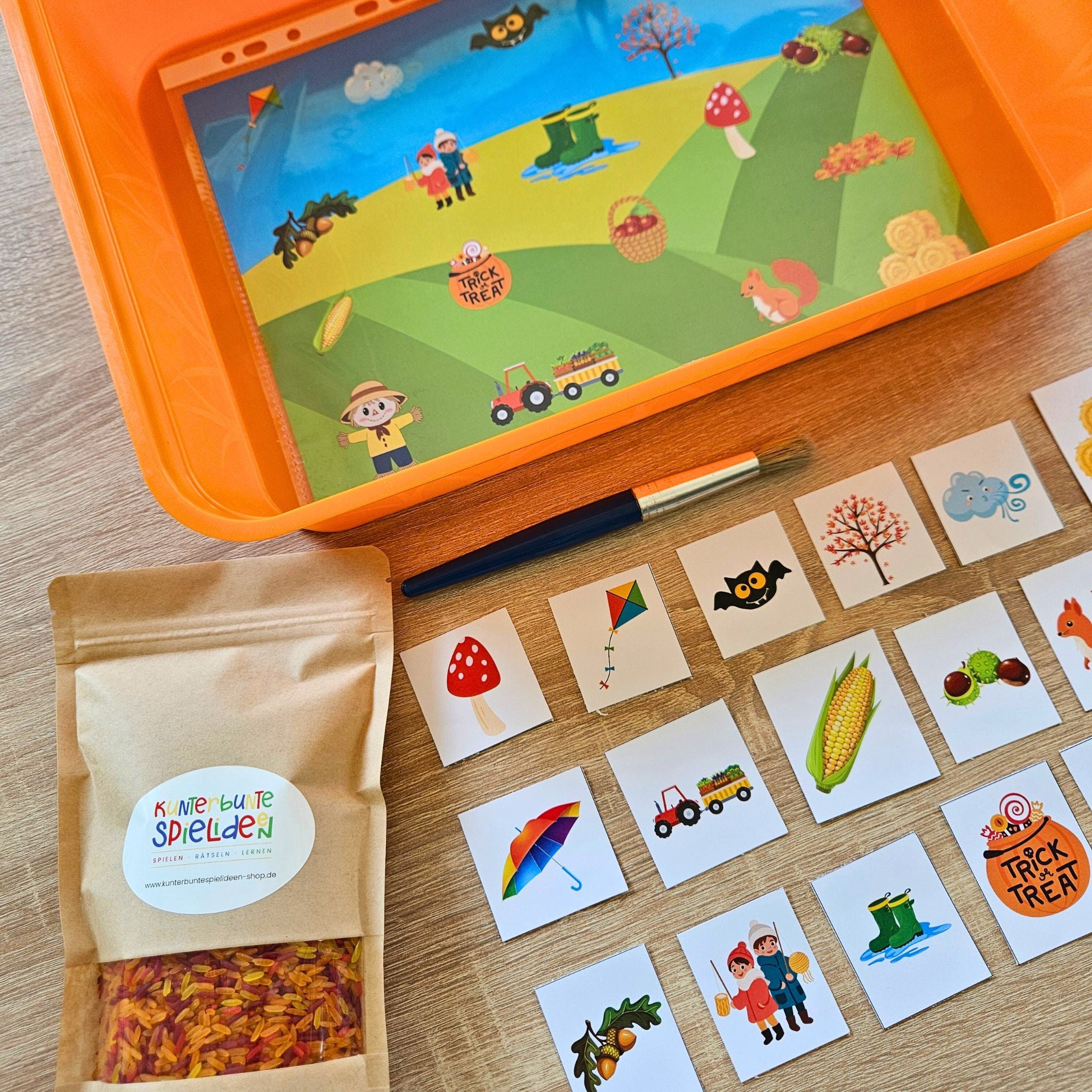 Sensorik SPiel Herbst PDF Vorlage für Regenbogenreis Spielvorlage für sensorische Materialien Suchbild Wimmelbild Sensory Play zum Ausdrucken als Schüttspiel
