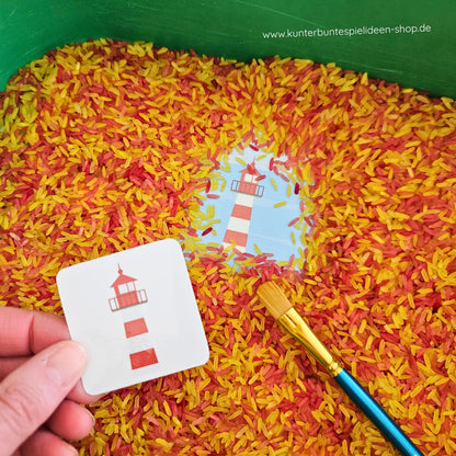 Sensorisches Spiel Sommer am Strand mit buntem Spielreis – Kinder suchen Motive im Suchbild PDF und trainieren visuelle Wahrnehmung motive wie leuchtturm