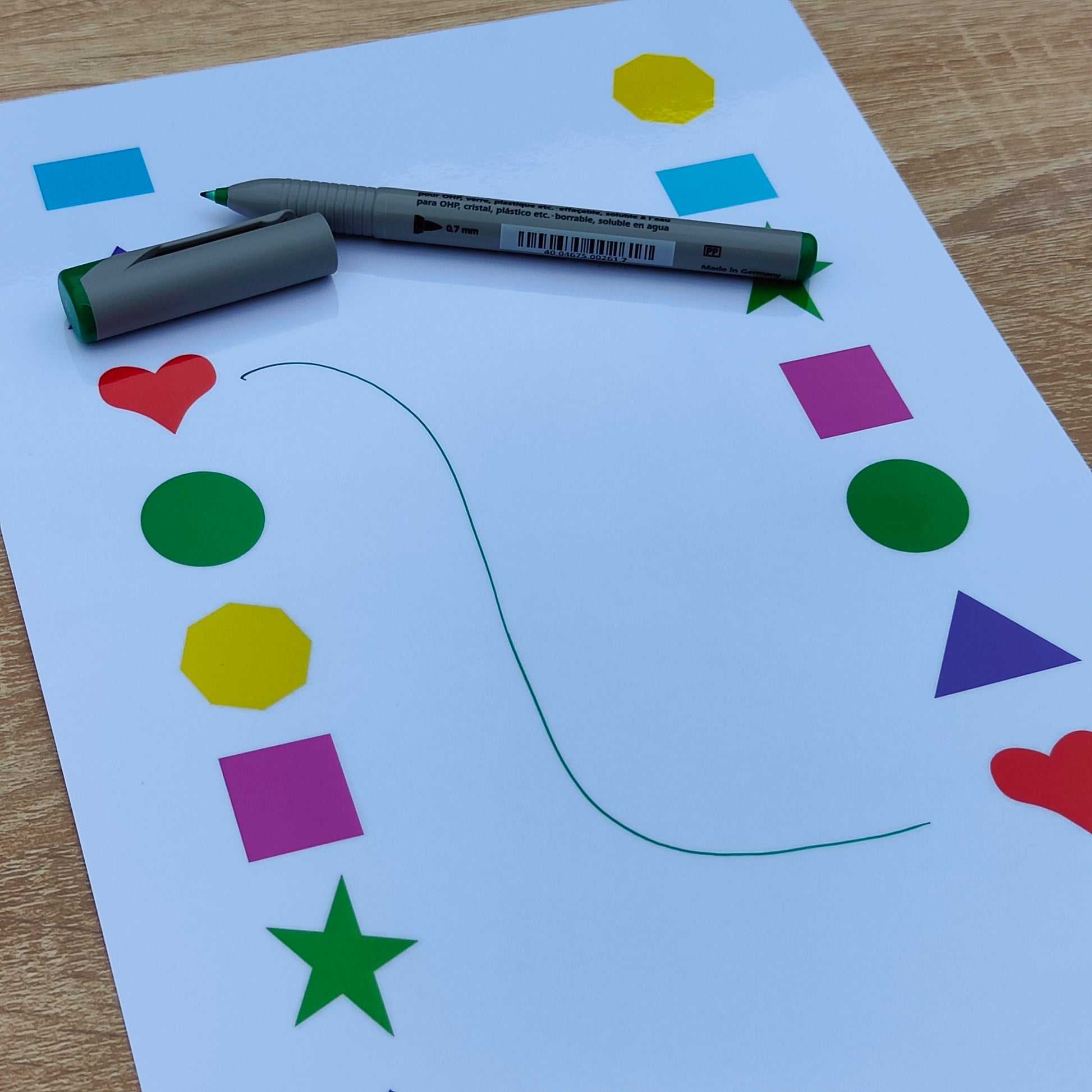 Klettspiel für Kinder zur Förderung von Konzentration und Feinmotorik Zuordungsspeil von Farben und Formen