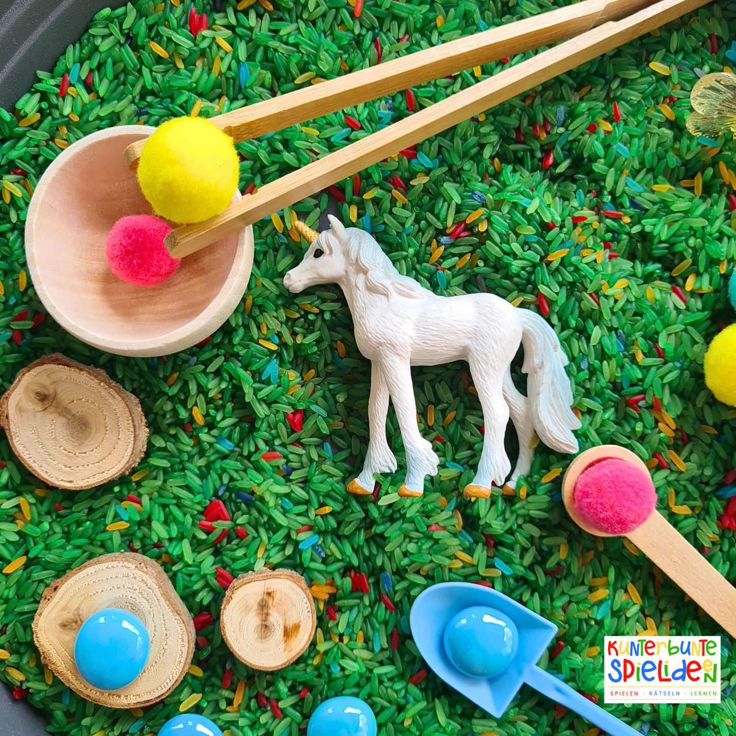 gefärbter sensorischer Reis für Schüttspiel Montessori Fühlspiel Kinder Sensorischer Reis, Montessori Material, gefärbter Reis mit Schüttwerkzeugen und Schüttmaterialien, Einhorn Tierfigur, Holz Schüttwerkzeuge