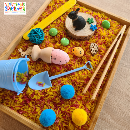 Sensorik Spielzeug Ostern und Frühling mit buntem Reis als Montessori Beschäftigungsidee für Kinder Schüttspiel Reis Frühling Sensorische Aktivität