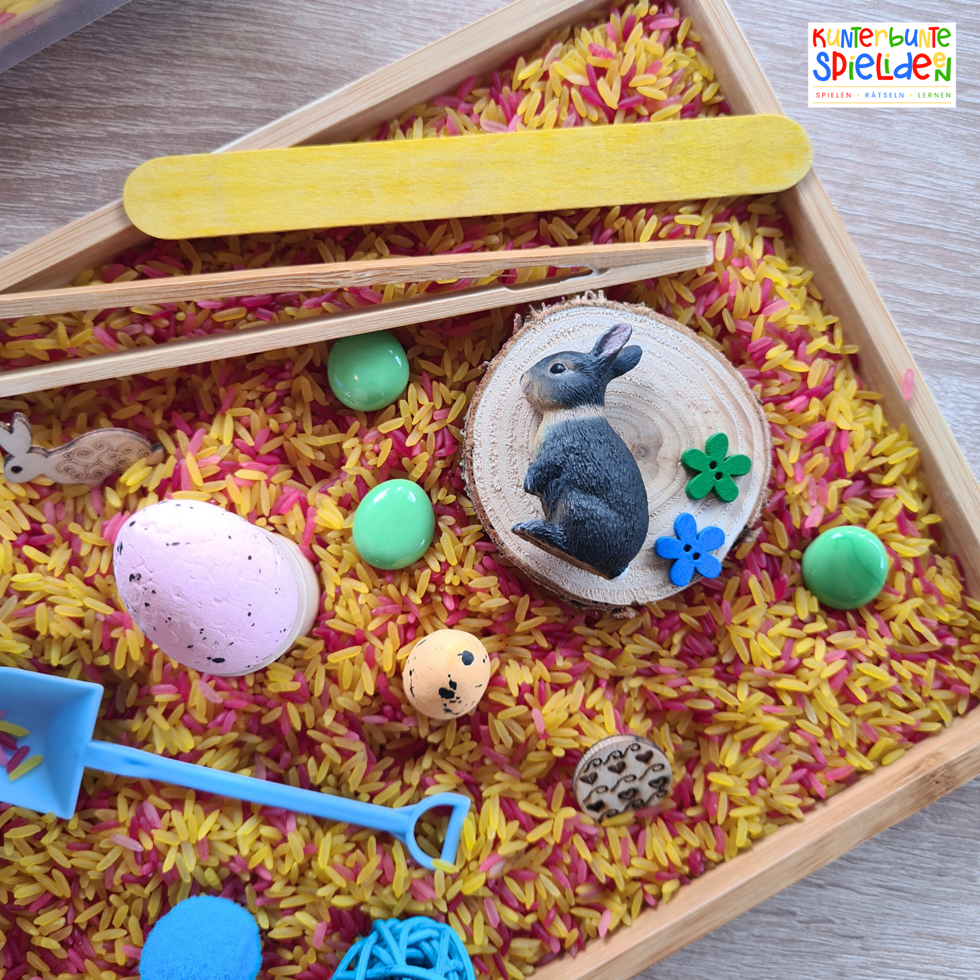 Montessori inspiriertes Sensorik Spielzeug für Kinder zu Ostern und Frühling mit hochwertiger Tierfigur Hase